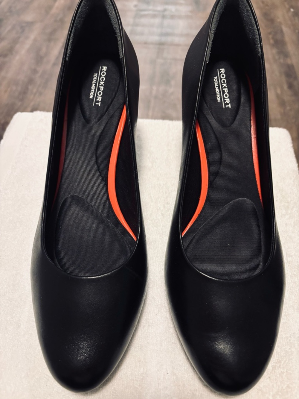 Brand New - ROCKPORT Total Motion Black Leather Stilettos, Size 11 - Box 76